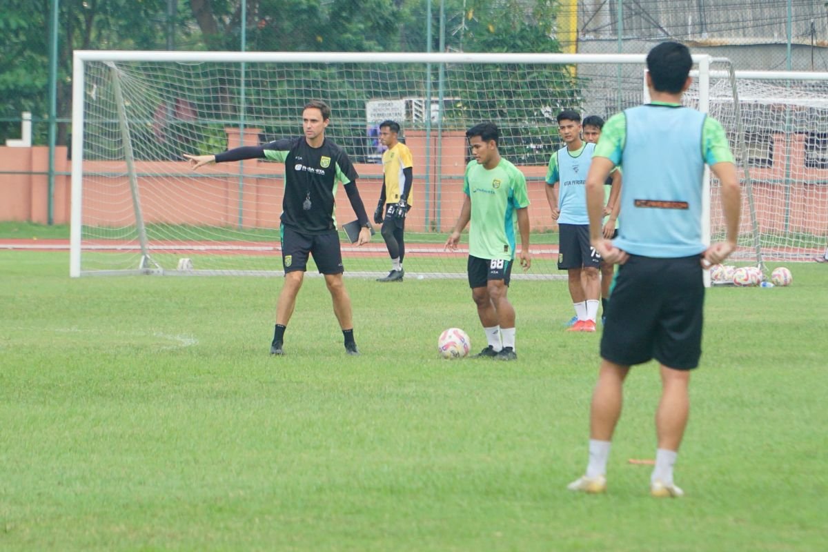Munster Siapkan Pengganti Slavko Menjelang Derbi Melawan Arema FC