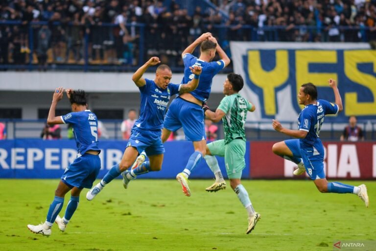 Vaksinasi untuk Seluruh Anggota Skuad Persib Bandung