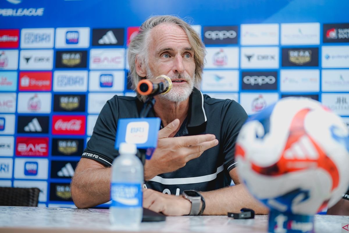 Sure! Here are some alternative titles for "Jan Olde: Yakin Keseimbangan Jadi Kunci Pertandingan Dewa Lawan Persija":

1. "Jan Olde: Keseimbangan sebagai Kunci Sukses Dewa Melawan Persija"
2. "Jan Olde: Percaya Keseimbangan Menentukan Hasil Pertandingan Dewa vs Persija"
3. "Keseimbangan: Kunci Strategi Jan Olde di Pertandingan Dewa Melawan Persija"
4. "Jan Olde Menegaskan: Keseimbangan adalah Kunci Kemenangan Dewa atas Persija"
5. "Jan Olde: Menjaga Keseimbangan untuk Menang Lawan Persija"
6. "Strategi Jan Olde: Keseimbangan Jadi Fokus di Duel Dewa dan Persija"
7. "Jan Olde: Keseimbangan Sebagai Faktor Utama Dewa Menghadapi Persija"

Feel free to choose any of these or let me know if you need more options!