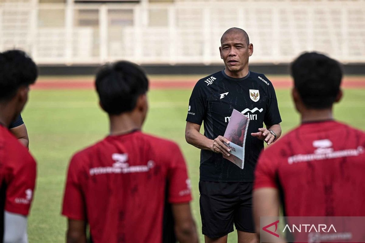 Berikut beberapa alternatif judul untuk tema "Nova Minta Pemainnya Introspeksi Sebelum Berlaga di Piala Dunia U-17":

1. "Nova Ajak Pemain Lakukan Introspeksi Menjelang Piala Dunia U-17"
2. "Sebelum Piala Dunia U-17, Nova Tegas Minta Pemainnya Introspeksi Diri"
3. "Introspeksi Diri: Pesan Nova untuk Pemain Jelang Piala Dunia U-17"
4. "Dalam Persiapan Piala Dunia U-17, Nova Mendorong Pemain Lakukan Refleksi Pribadi"
5. "Nova Serukan Pentingnya Introspeksi bagi Pemain Sebelum Piala Dunia U-17"
6. "Menyongsong Piala Dunia U-17: Nova Ingatkan Pemain untuk Introspeksi"

Semoga judul-judul di atas dapat memberikan inspirasi!